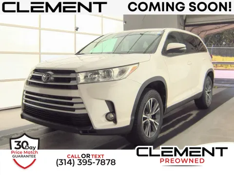 White 2019 Toyota Highlander LE for sale in St. Charles, MO