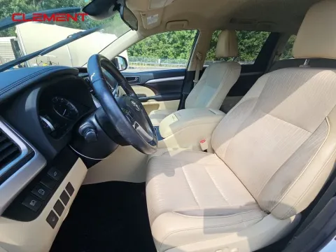 Another view of 2019 Toyota Highlander LE for sale in St. Charles, MO at Clement Supercenter