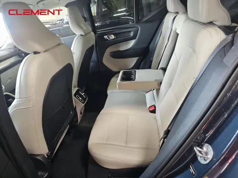 More photos of 2022 Volvo XC40 Momentum at Clement Supercenter, MO