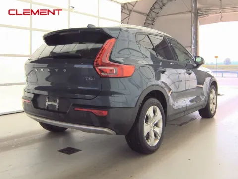 More photos of 2022 Volvo XC40 Momentum at Clement Supercenter, MO