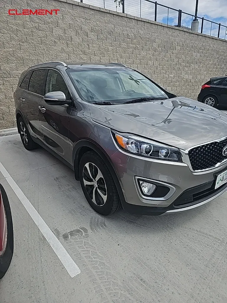 Used 2016 Kia Sorento EX with VIN 5XYPH4A57GG153875 for sale in Florissant, MO