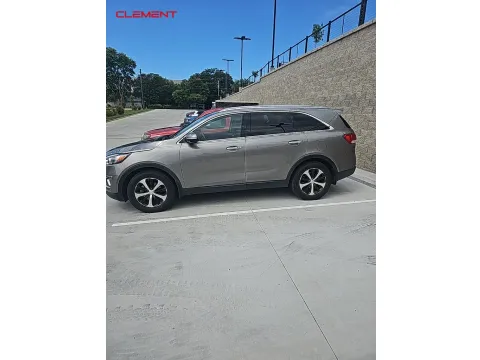 More photos of 2016 Kia Sorento EX at Clement Supercenter, MO