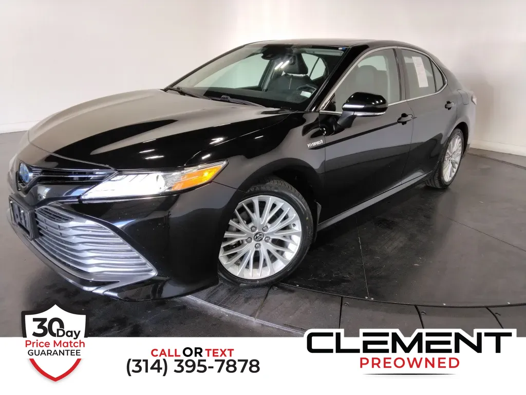 Black 2020 Toyota Camry Hybrid XLE for sale in St. Charles, MO