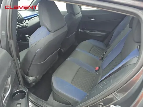 More photos of 2022 Toyota C-HR XLE at Clement Supercenter, MO
