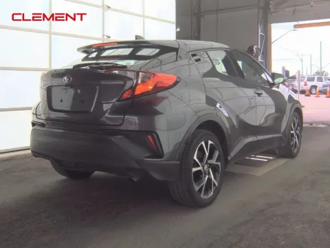 More photos of 2022 Toyota C-HR XLE at Clement Supercenter, MO