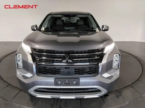 Photos of 2024 Mitsubishi Outlander SE for sale in St. Charles, MO at Clement Supercenter