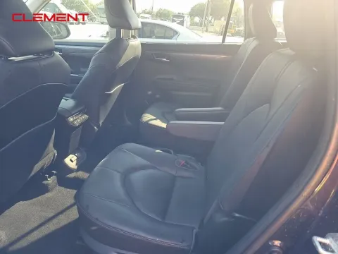 More photos of 2020 Toyota Highlander Platinum at Clement Supercenter, MO