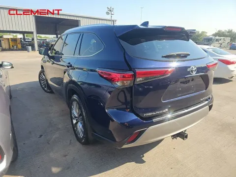 More photos of 2020 Toyota Highlander Platinum at Clement Supercenter, MO