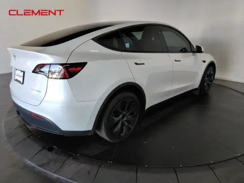 More photos of 2024 Tesla Model Y Long Range at Clement Supercenter, MO
