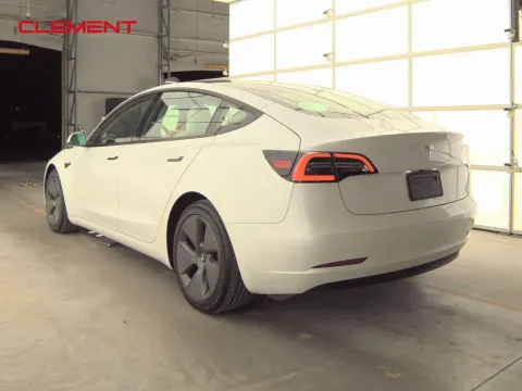 More photos of 2021 Tesla Model 3 Standard Range Plus at Clement Supercenter, MO