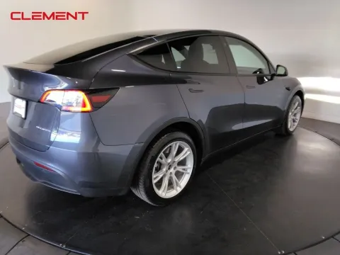 More photos of 2021 Tesla Model Y Long Range at Clement Supercenter, MO