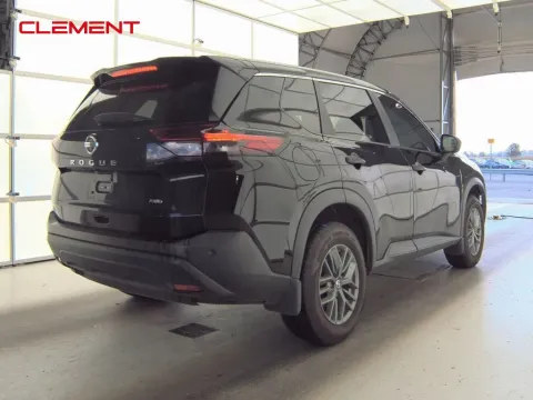 More photos of 2021 Nissan Rogue S at Clement Supercenter, MO
