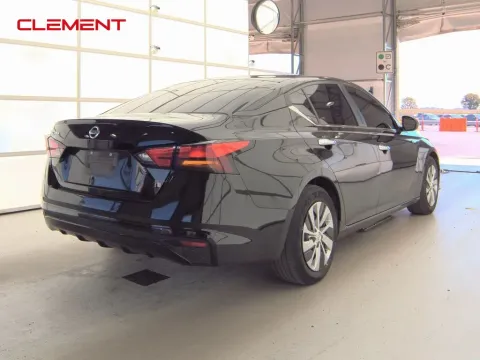 More photos of 2022 Nissan Altima 2.5 S at Clement Supercenter, MO