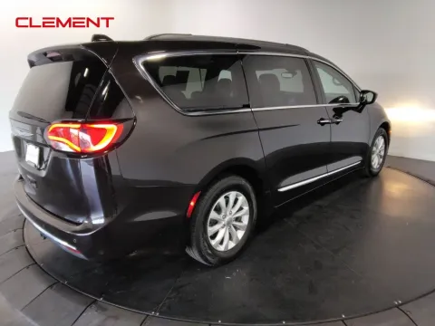 More photos of 2017 Chrysler Pacifica Touring L at Clement Supercenter, MO