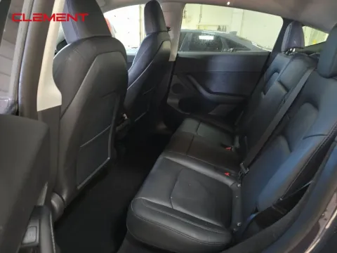 More photos of 2022 Tesla Model Y Long Range at Clement Supercenter, MO