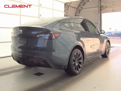 More photos of 2022 Tesla Model Y Long Range at Clement Supercenter, MO
