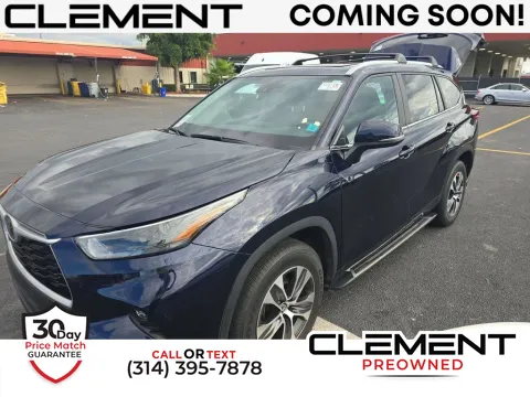 Blue 2023 Toyota Highlander XLE for sale in St. Charles, MO
