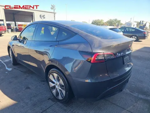 More photos of 2022 Tesla Model Y Long Range at Clement Supercenter, MO