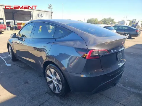 More photos of 2022 Tesla Model Y Long Range at Clement Supercenter, MO