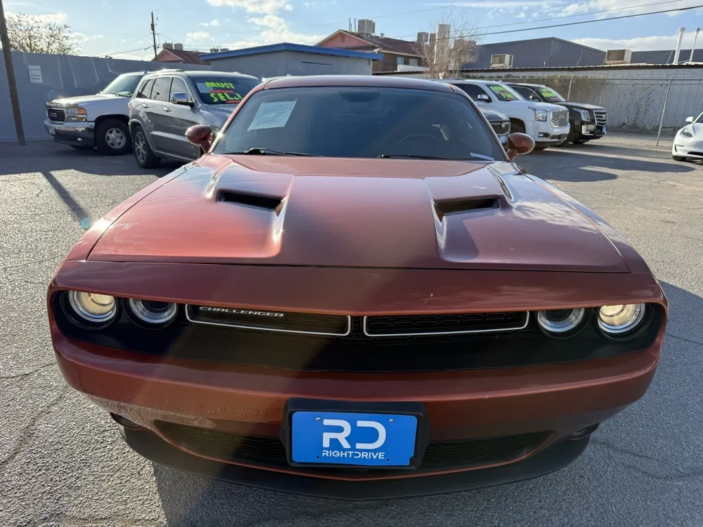 2021 Dodge Challenger SXT photo 2