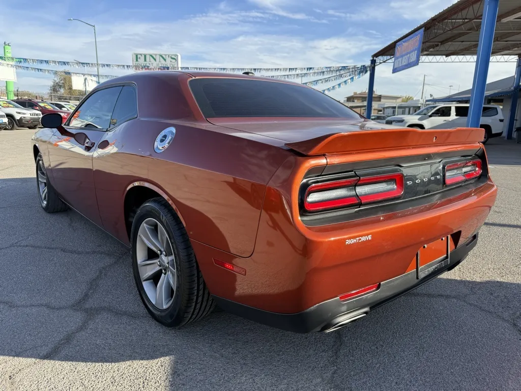 2021 Dodge Challenger SXT photo 3