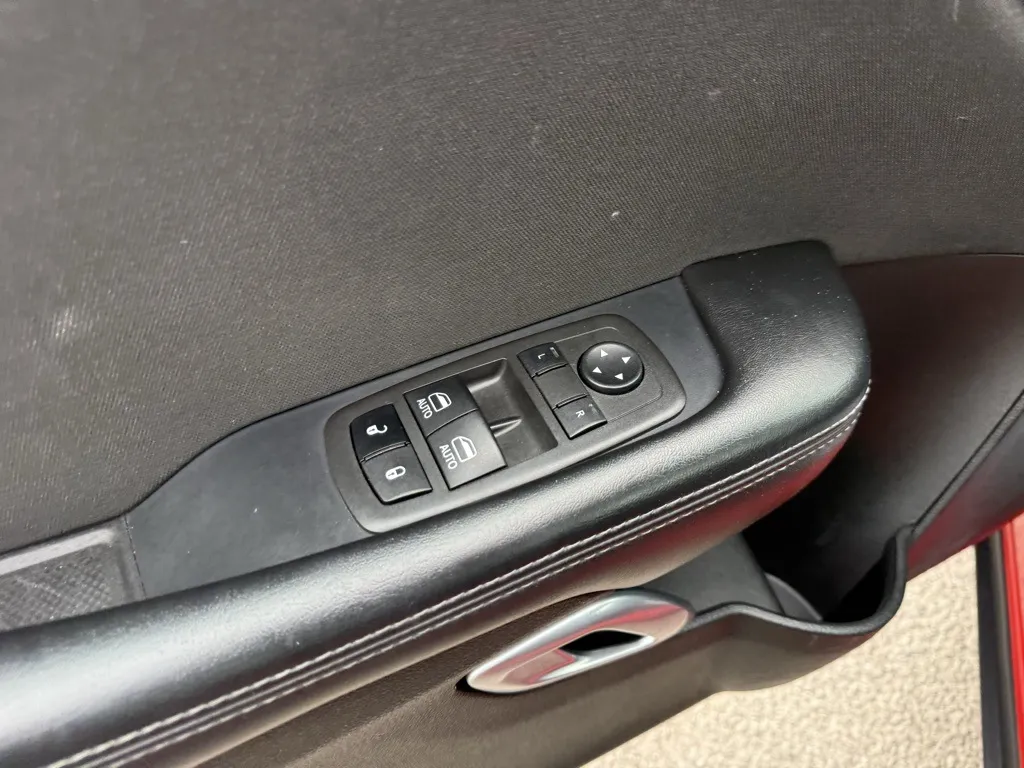 2022 Dodge Challenger GT photo 4