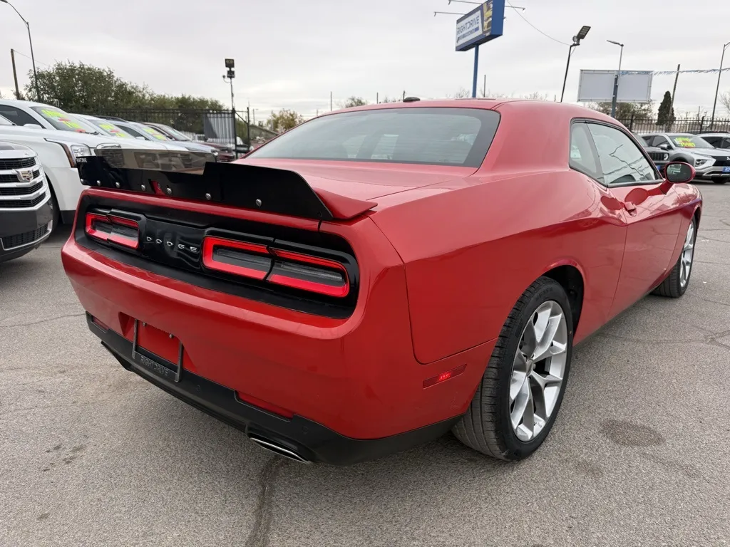 2022 Dodge Challenger GT photo 3