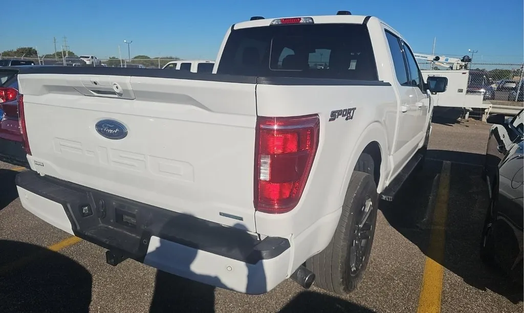 2022 Ford F-150 XLT photo 2