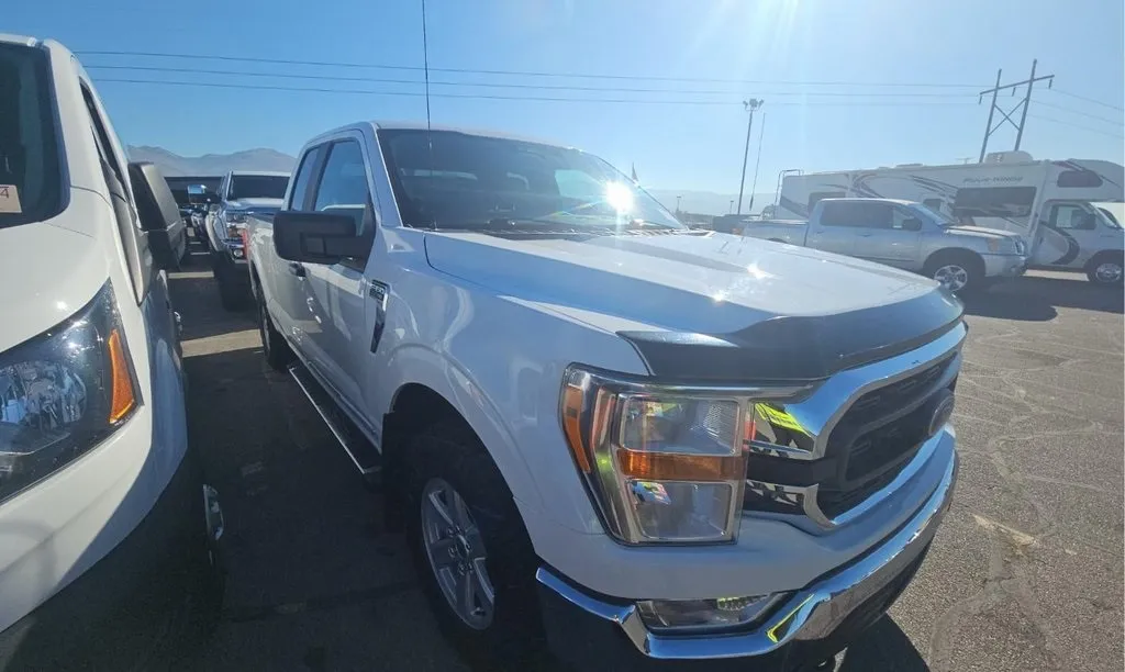 2021 Ford F-150 XLT photo 3