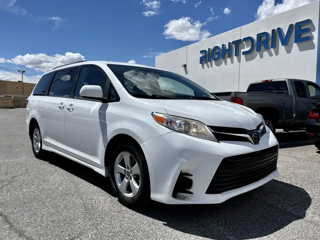 2018 Toyota Sienna LE for sale in El Paso, TX