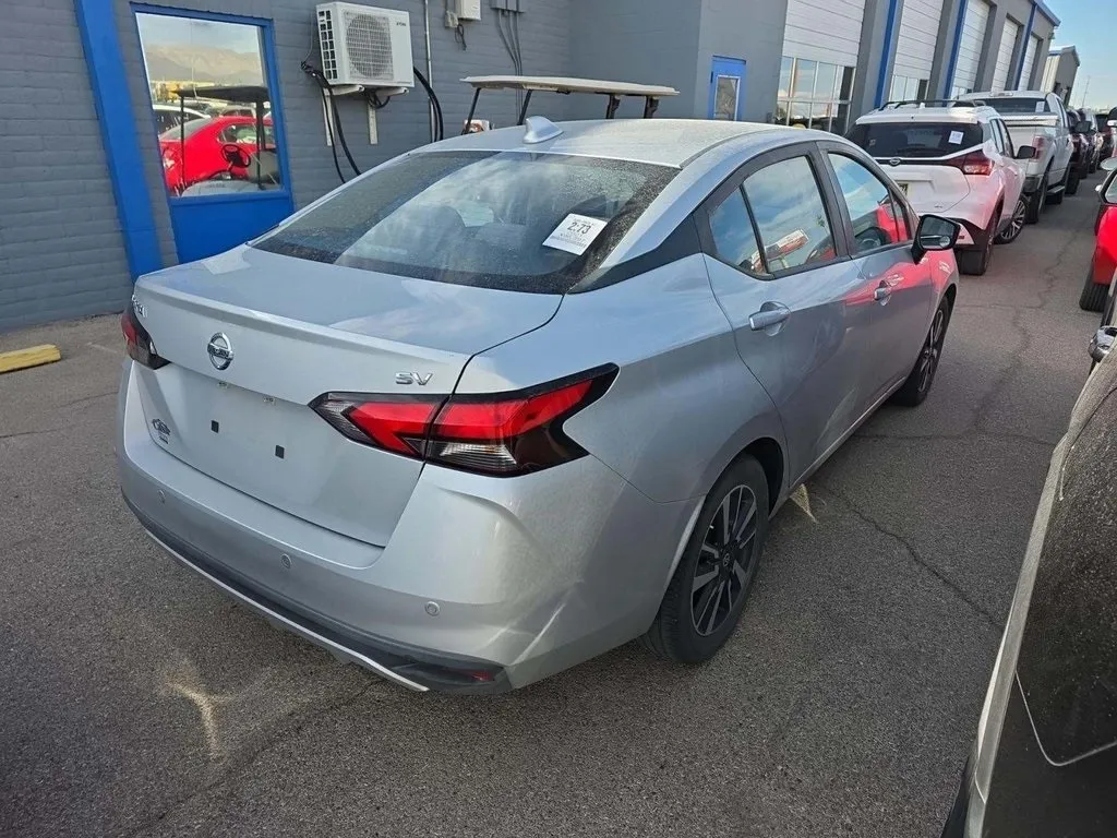 2021 Nissan Versa 1.6 SV photo 3