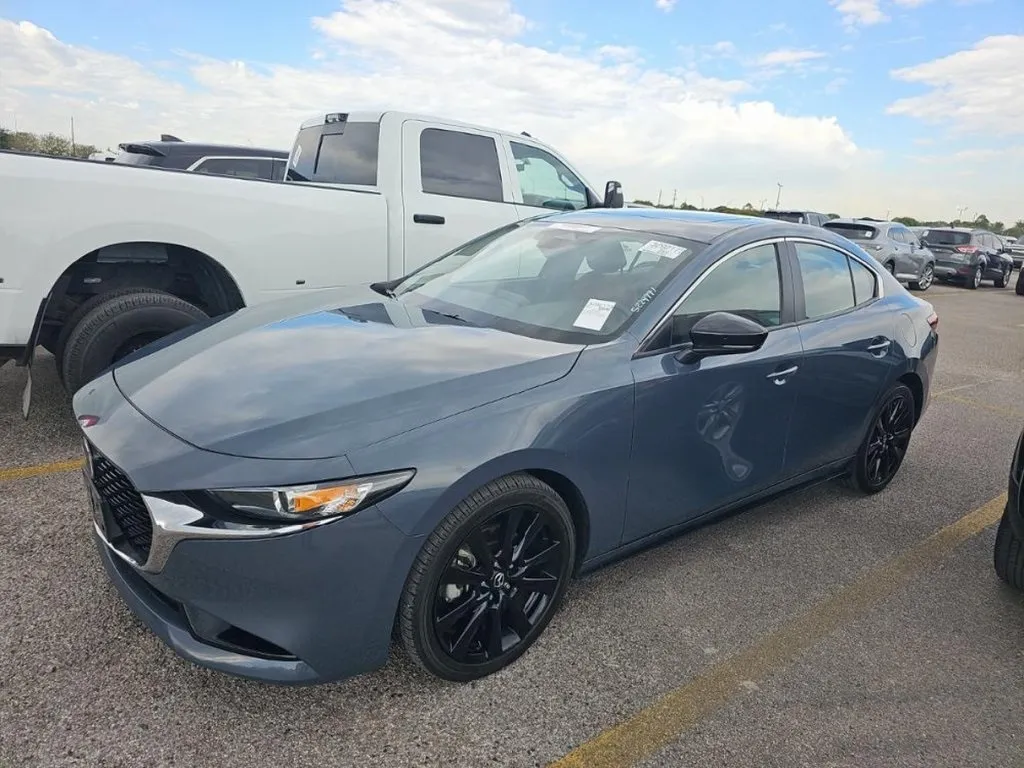 2024 Mazda Mazda3 2.5 s Carbon photo 2