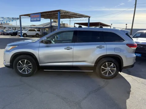 More photos of 2019 Toyota Highlander SE at RightDrive - El Paso, TX