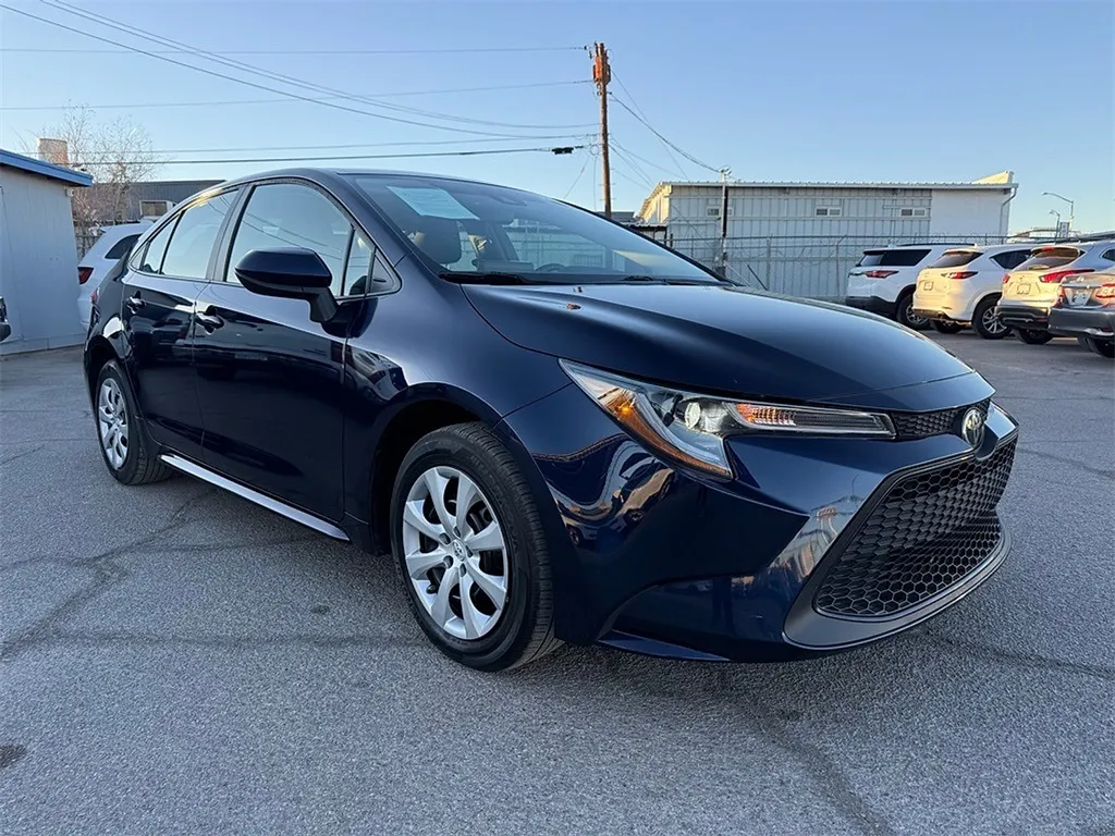 2022 Toyota Corolla LE's photo