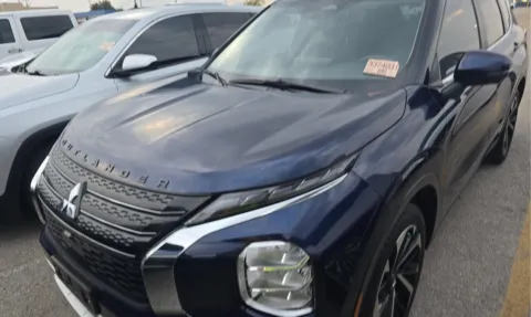 Photos of 2024 Mitsubishi Outlander SE for sale in El Paso, TX at RightDrive - El Paso