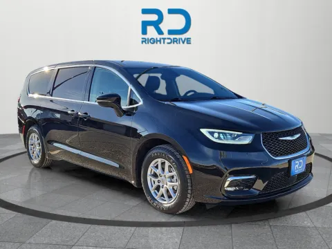 Black 2024 Chrysler Pacifica Touring L for sale in El Paso, TX