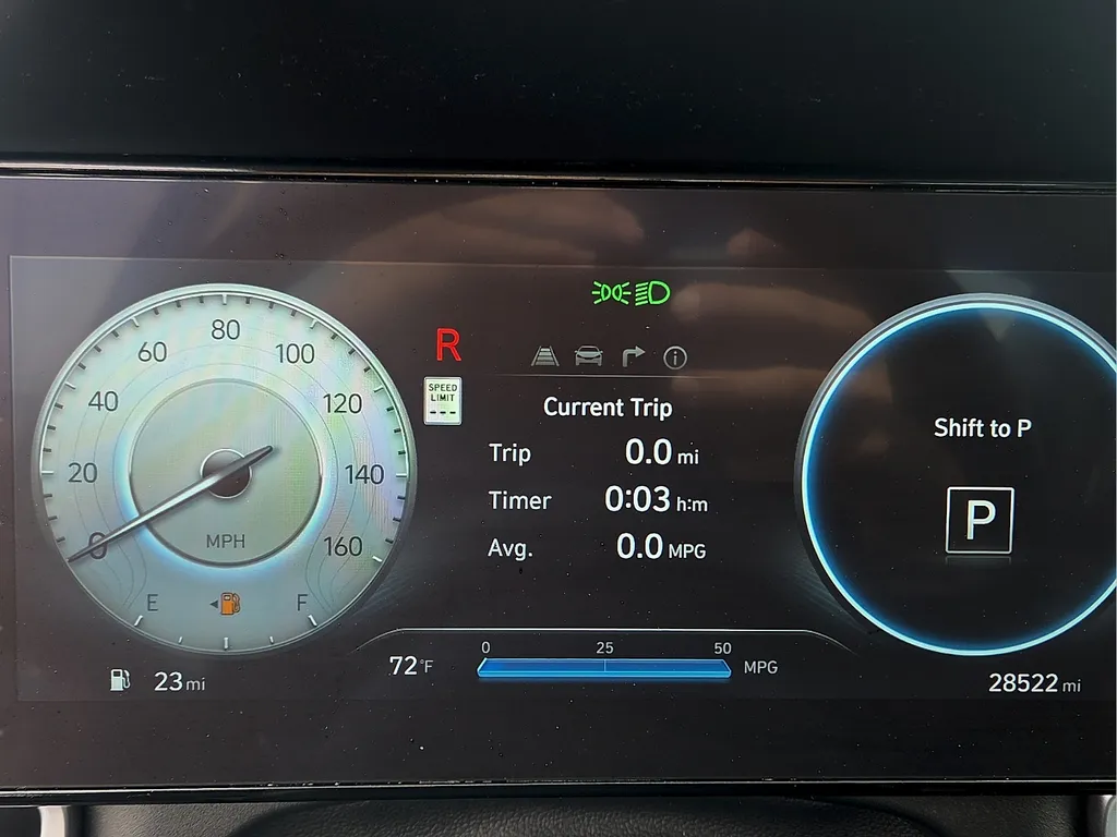 2025 Hyundai Elantra Limited - Photo 23