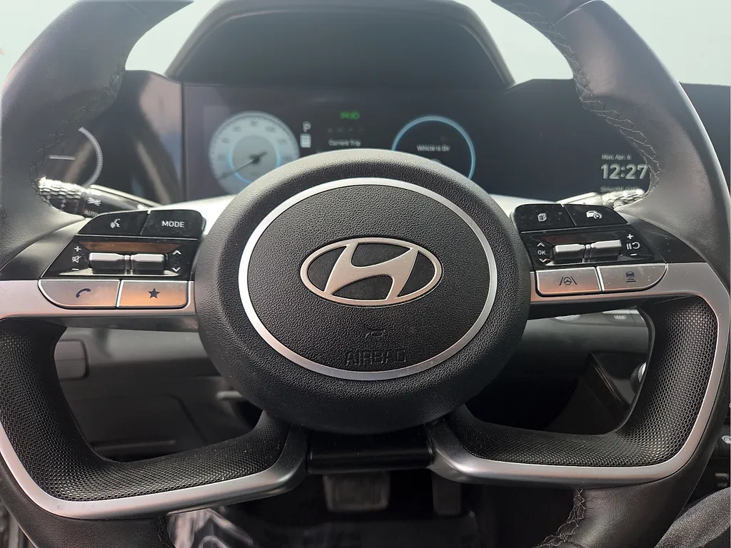 2025 Hyundai Elantra Limited - Photo 24