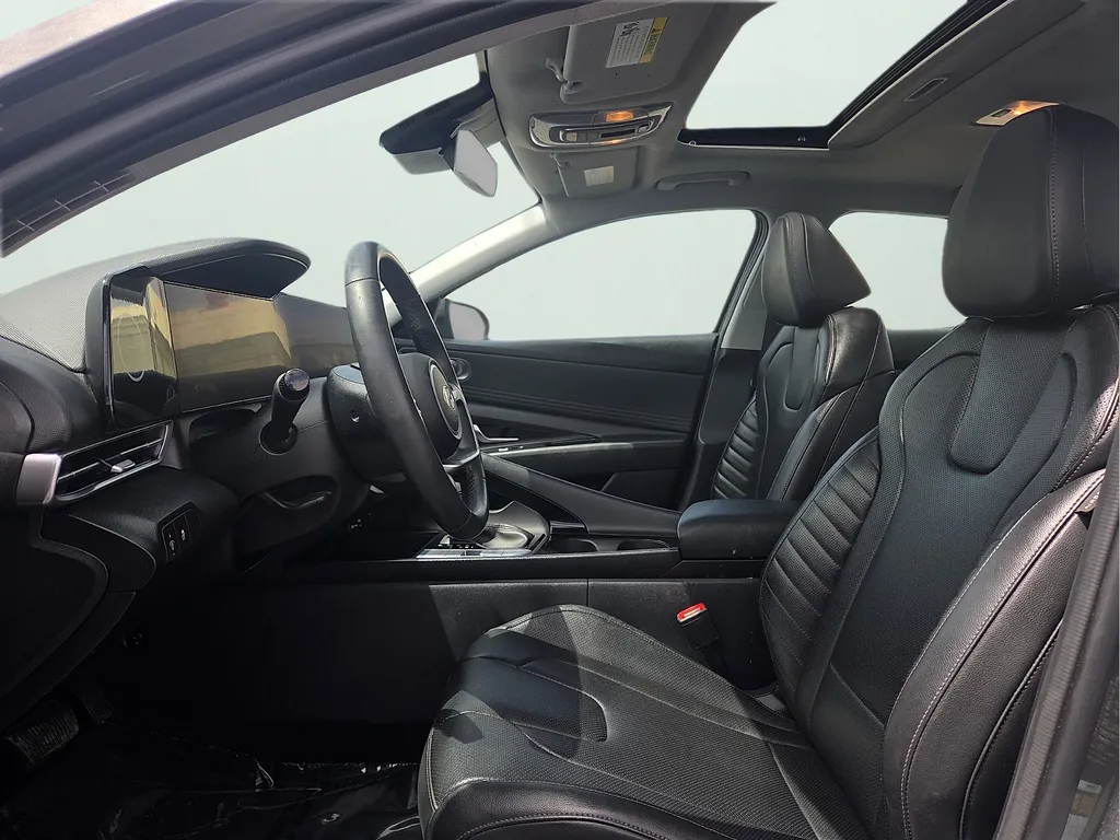 2025 Hyundai Elantra Limited - Photo 19