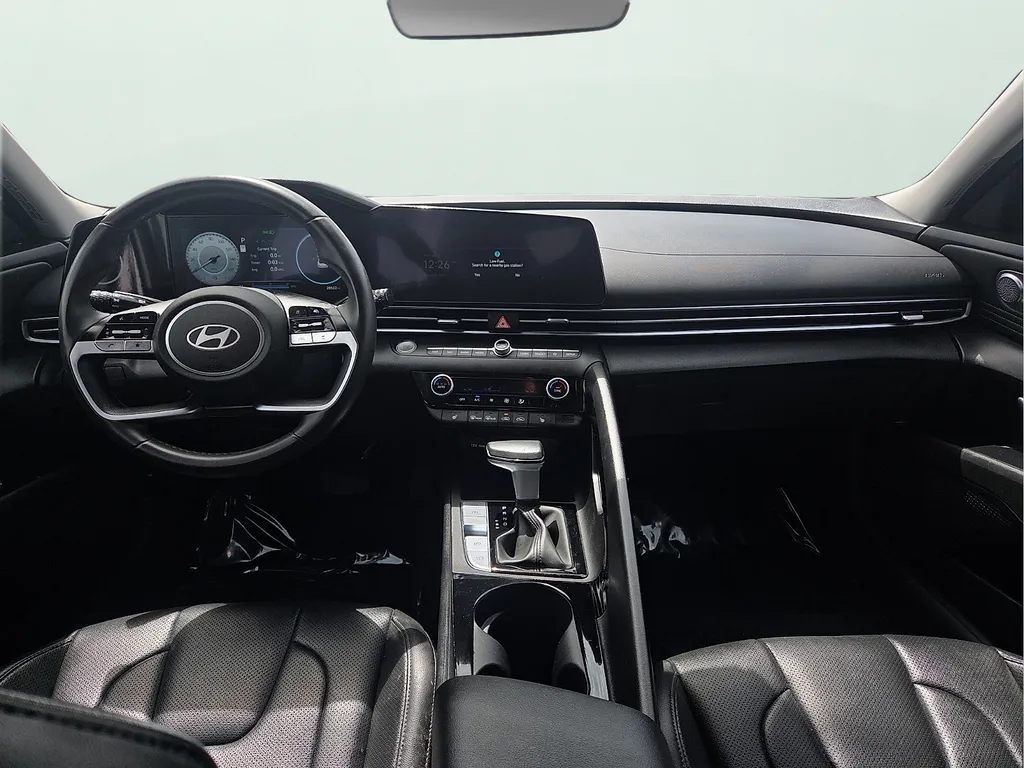 2025 Hyundai Elantra Limited - Photo 15
