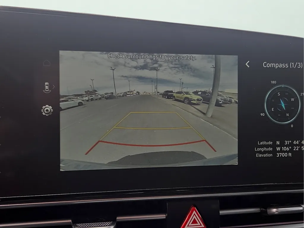 2025 Hyundai Elantra Limited - Photo 22