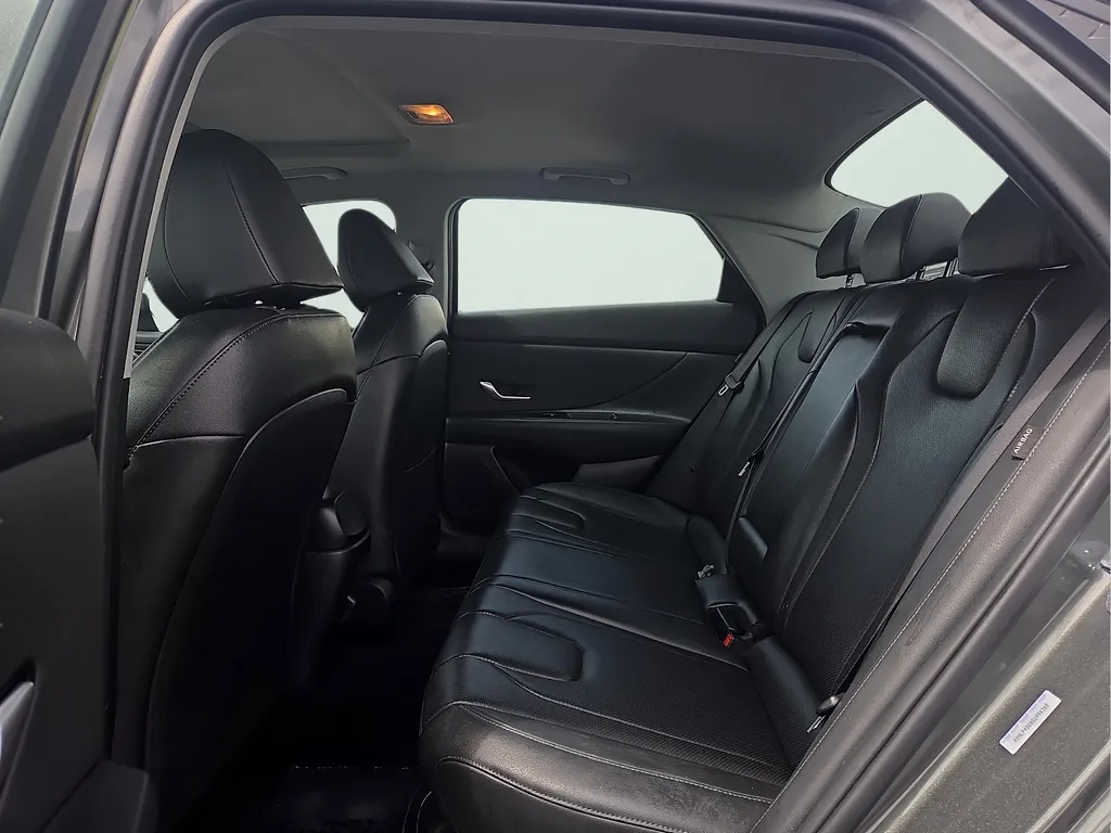 2025 Hyundai Elantra Limited - Photo 13