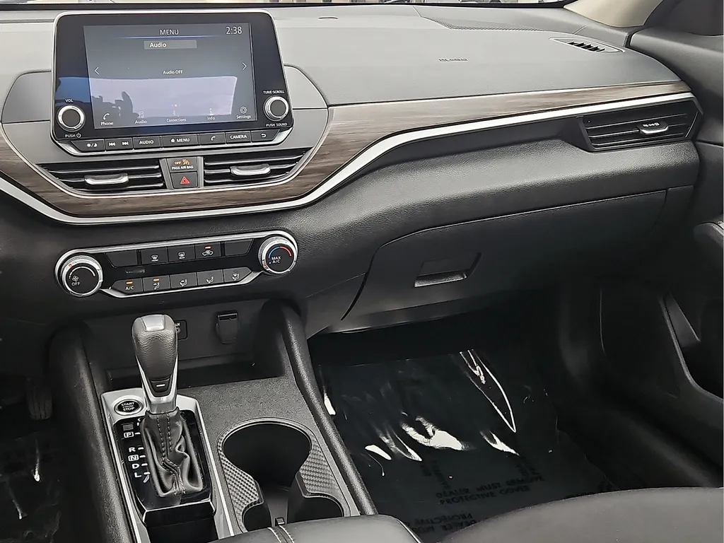 2025 Nissan Altima SV - Photo 14