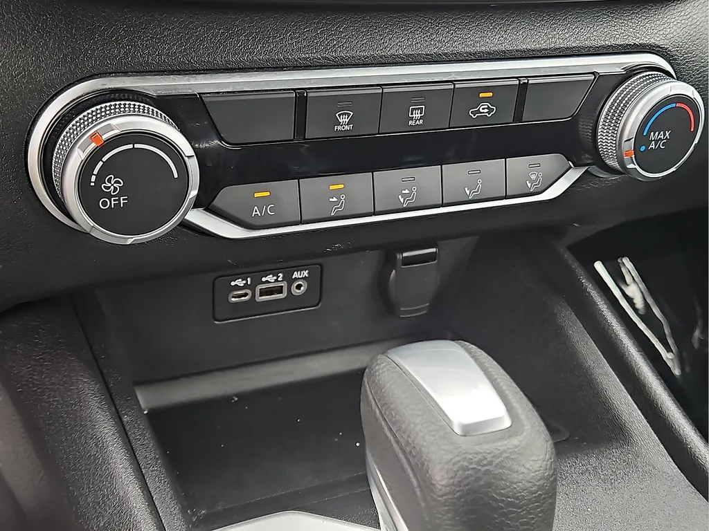 2025 Nissan Altima SV - Photo 24