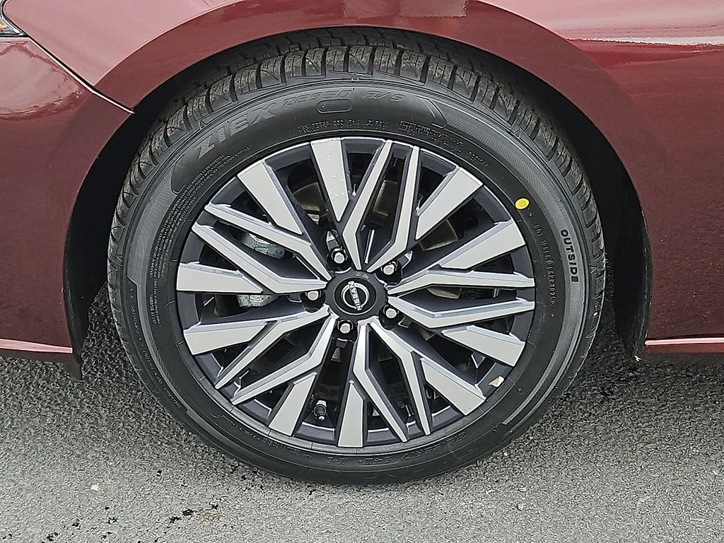 2025 Nissan Altima SV - Photo 9