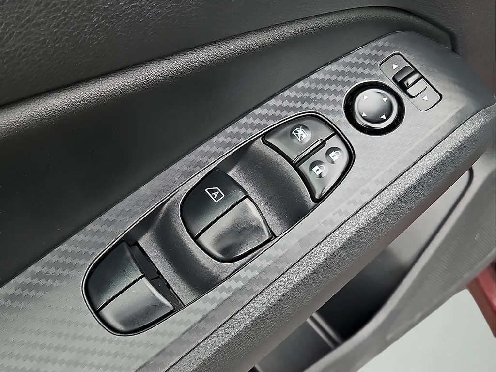 2025 Nissan Altima SV - Photo 16