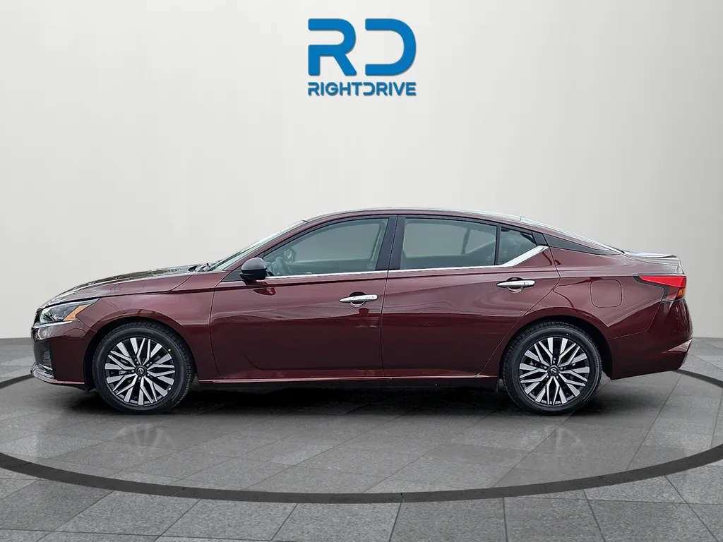 2025 Nissan Altima SV - Photo 6