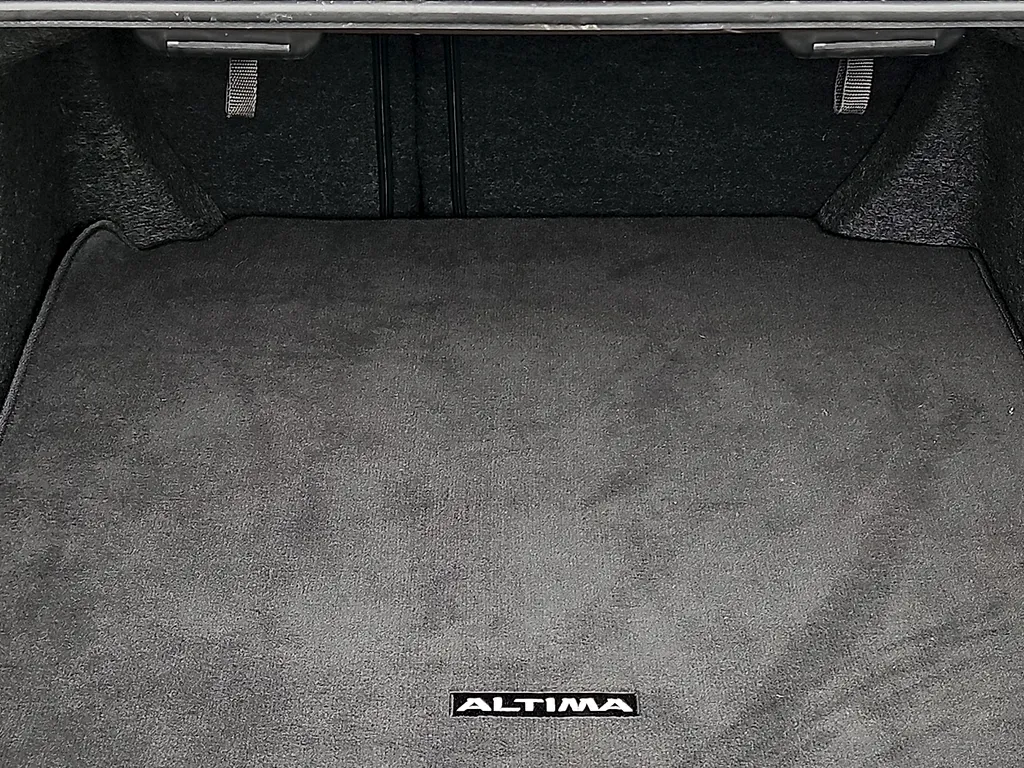 2025 Nissan Altima SV - Photo 10
