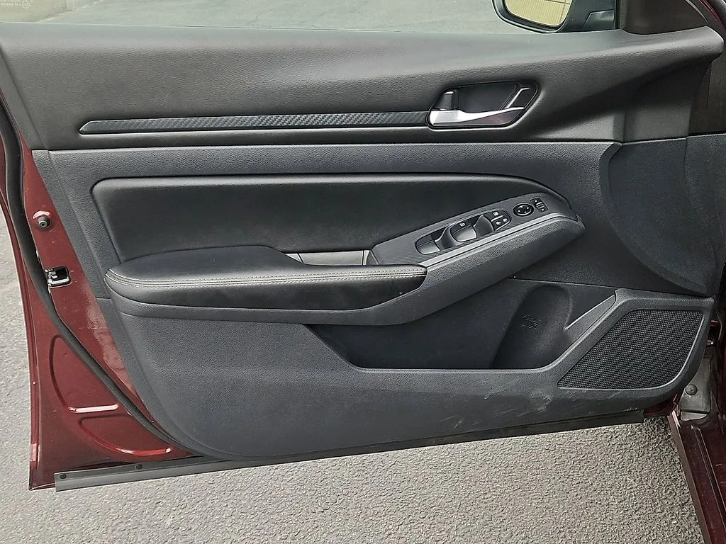 2025 Nissan Altima SV - Photo 15