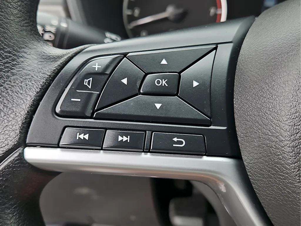 2025 Nissan Altima SV - Photo 22